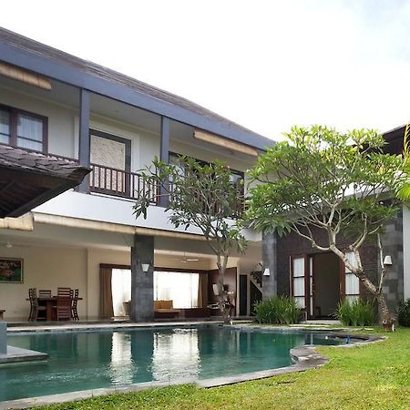 Villa Fanisa クタ 部屋 写真